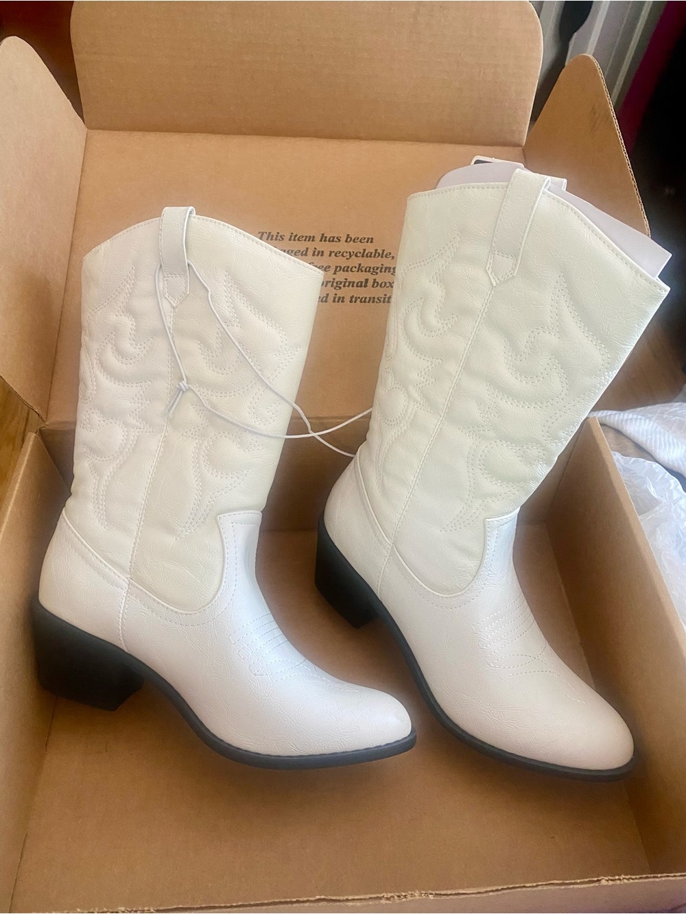 NWT Charles Albert White Vegan Leather Cowboy Boots Women's Size 9 "Yeehaw"
